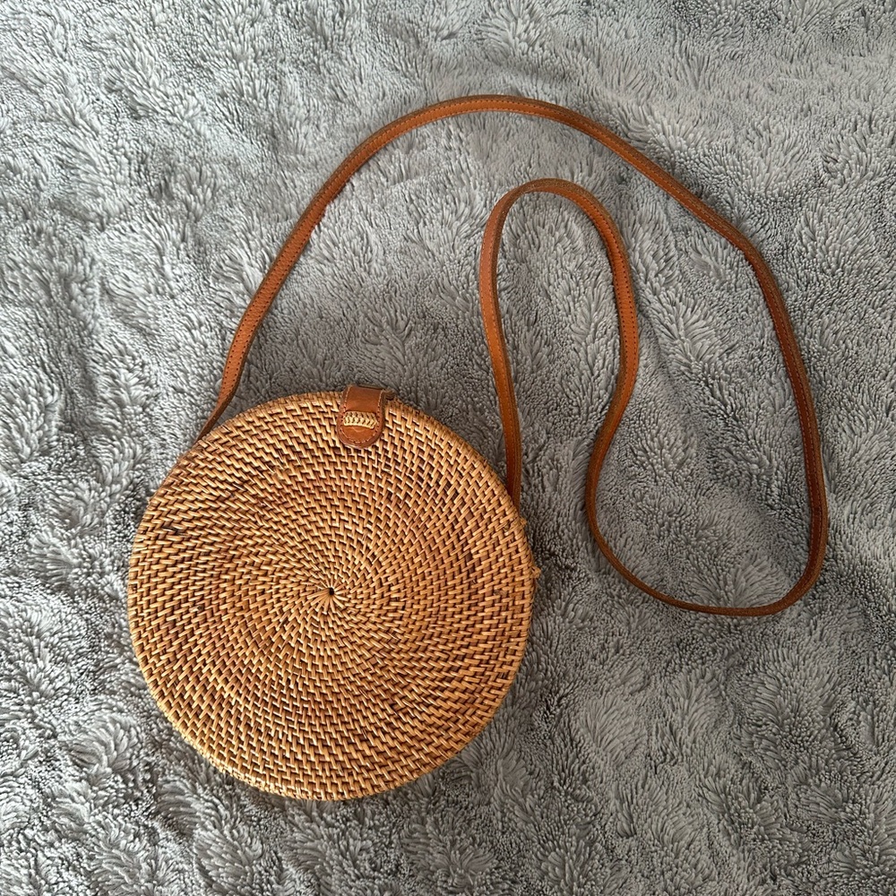 Wicker round purse